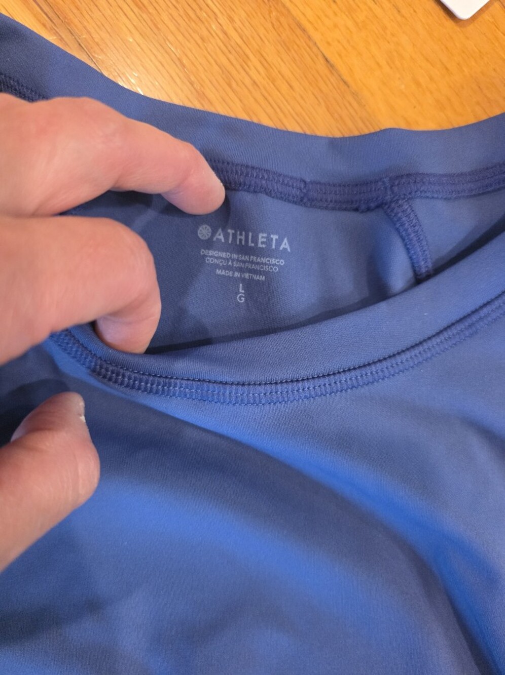 Athleta Cropped Rashguard - Picture 2 of 3